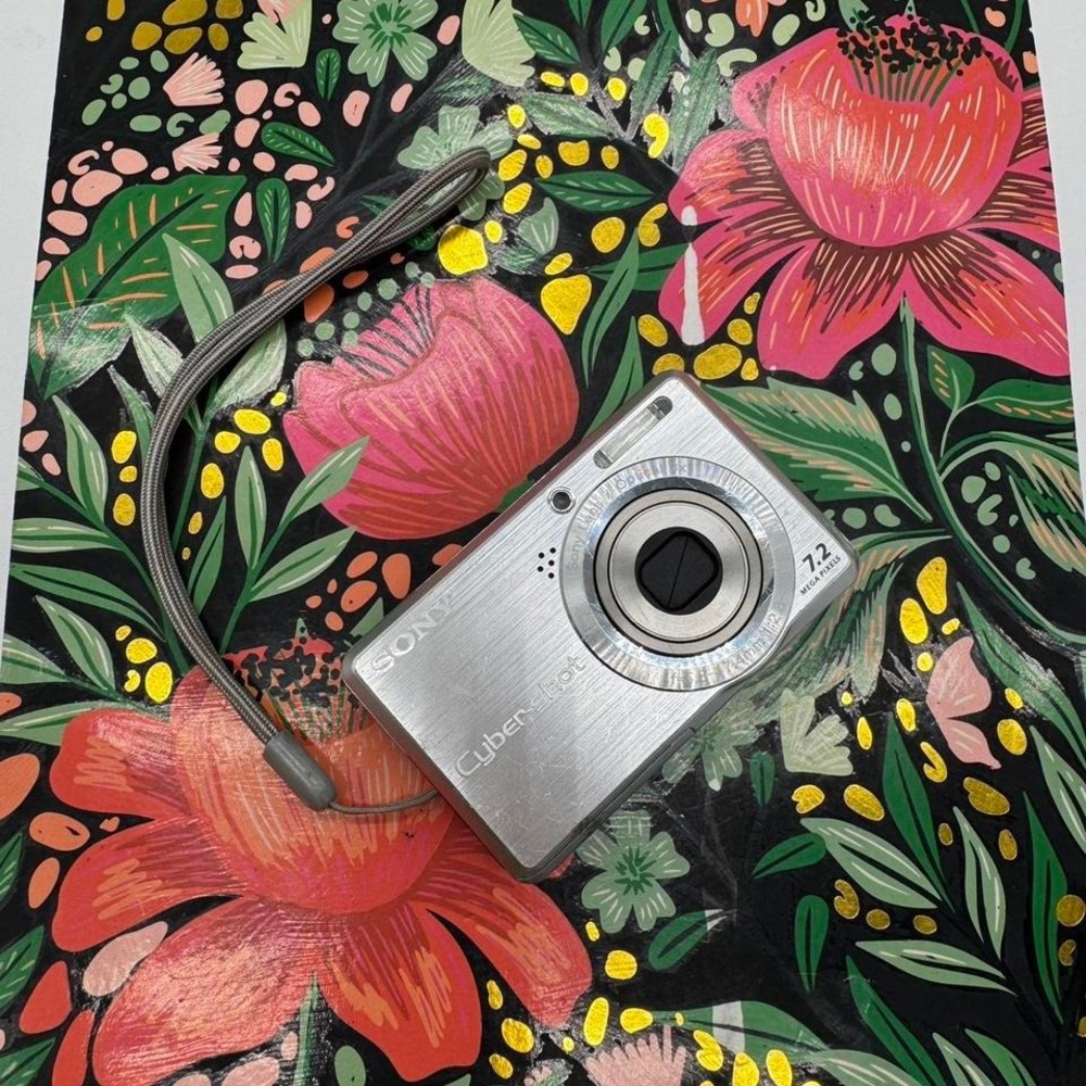 Sony Cyber-shot DSC-S750 Digital Camera – Compact Point-and-Shoot Camera